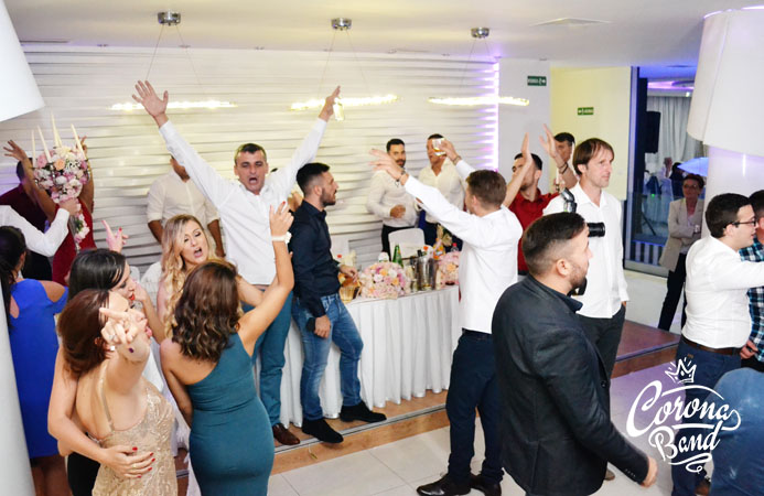 Corona Band - bend za punoletstvo