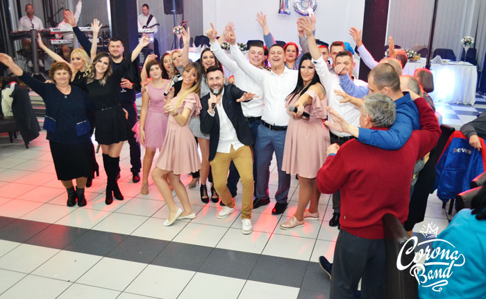 Corona Band - band za punoletstvo