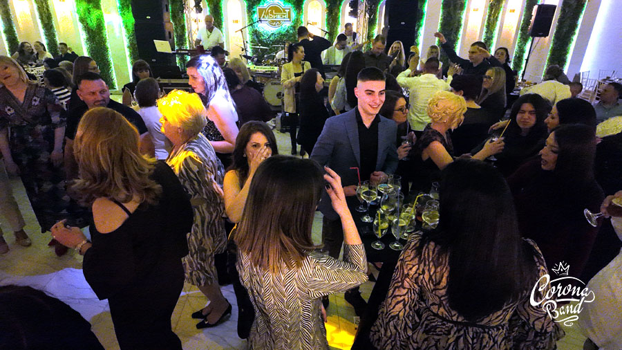 Corona Band - Ambijent